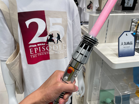 海外ディズニーパーク限定「ダース・モールのライトセーバー」に触っ