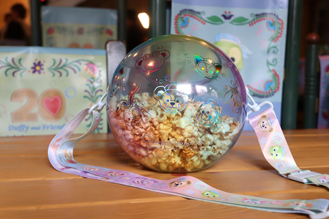 ディズニー、「ダッフィー&フレンズ20周年 カラフルハピネス」のグッズ