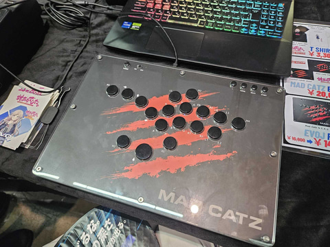 EVOJ2025】Mad Catz初のレバーレス「N.E.K.O」、会場価格14,000円で