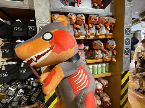 ゾンビ犬のクッションが可愛い！ USJ「バイオハザード」グッズ撮り