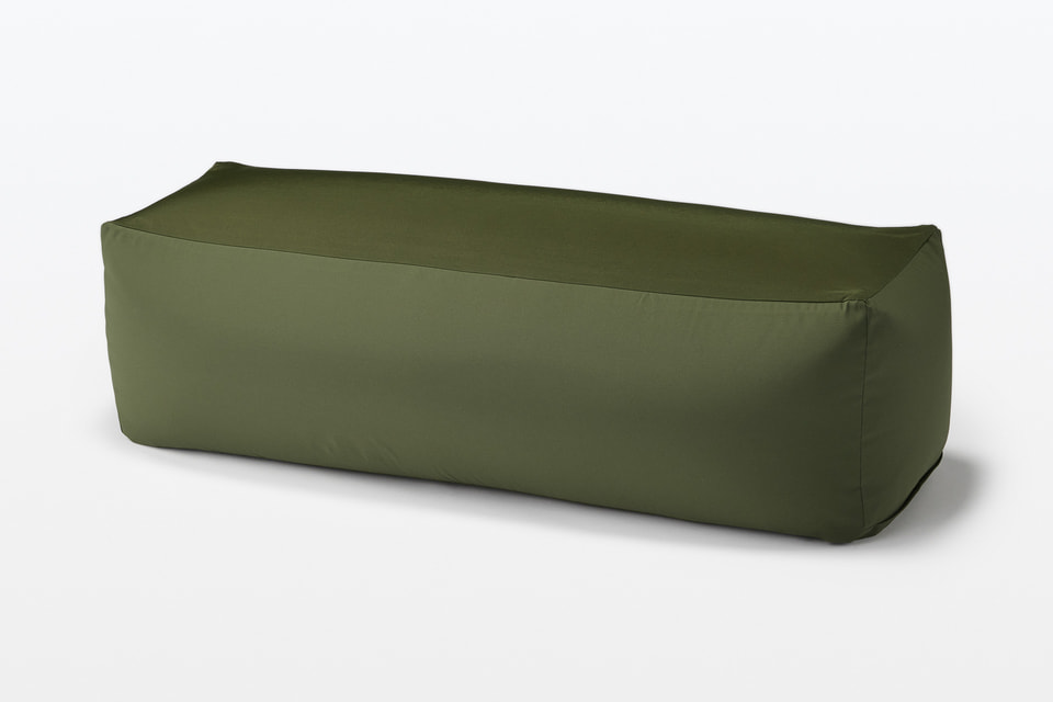 無印良品“人をダメにするソファ”に2人でも使える「体にフィットする