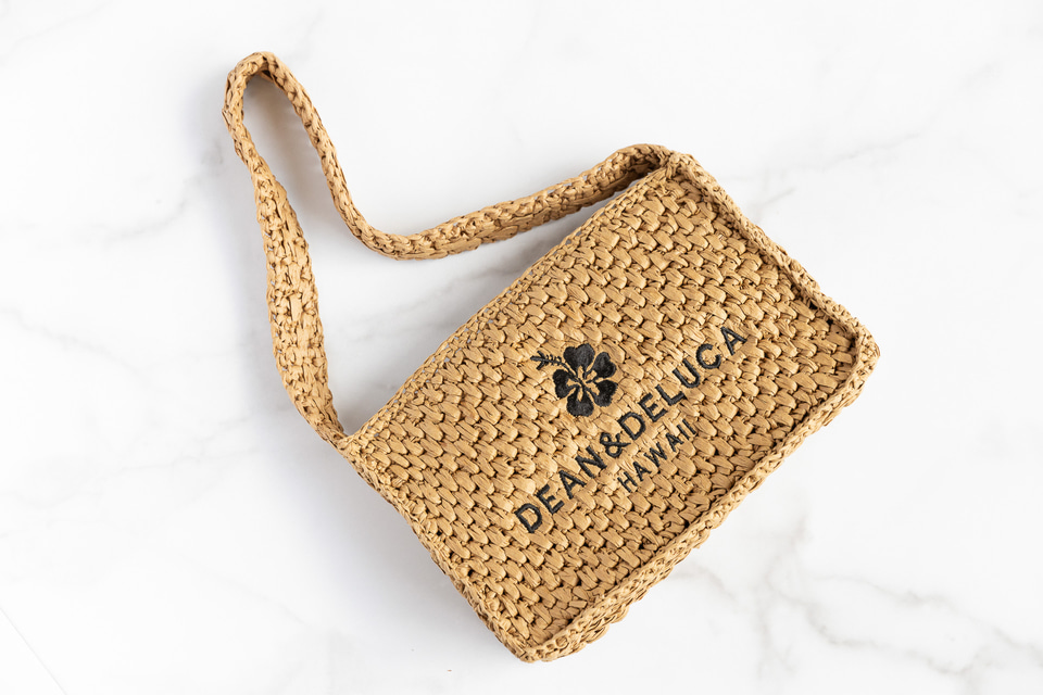 DEAN & DELUCA、ハワイ「カカアコ・コウラ店」オープン。ラフィア