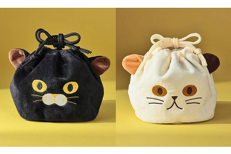 カルディ、ムスッとかわいい黒猫と三毛猫の「ねこちゃん巾着」発売