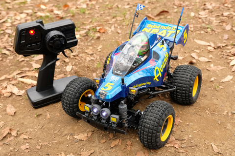 特別企画】タミヤのRCカーに挑戦！ 「コミカル アバンテ」を組み立てる