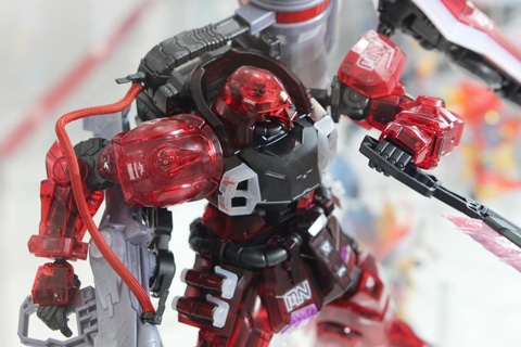 特別企画】【ガンダムベース撮り下ろし】レッドクリアが映える！ 「MG