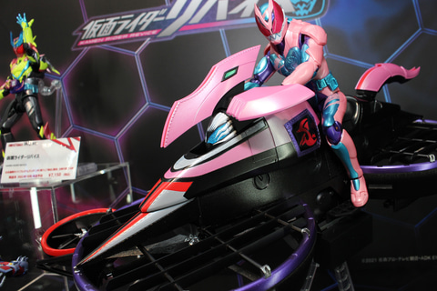 ファン待望の「仮面ライダーバイス プテラゲノム」がS.H.Figuartsにて
