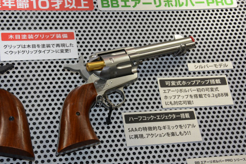 東京マルイ「SAA.45シビリアン」はグリップの木目に注目！ 「M29」は低