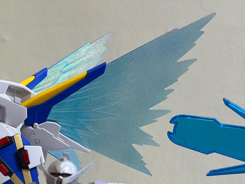 GSIクレオス、「ガンダムマーカーEX ホログラムマーカー」新色「光の翼