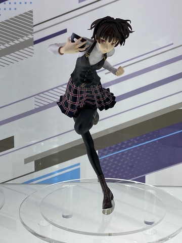 ペルソナ5 ザ・ロイヤル」より高巻杏・新島真の制服姿と佐倉双葉の怪盗