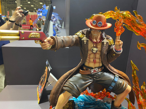 ワンピース」より、「ポートガス・D・エース」の全高約55cmスタチュー