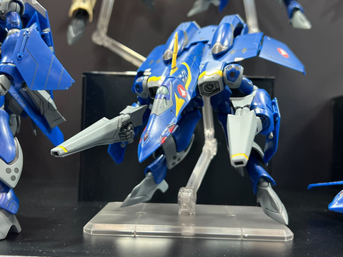 マクロスプラス」よりプラモデル「HG 1/100 YF-21」完成見本が展示中