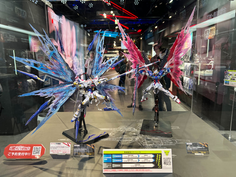 激突する2つの光の翼！ 「METAL BUILDストライクフリーダム