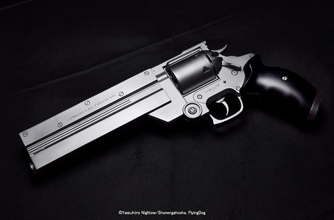 アニメ「トライガン」よりヴァッシュやナイブズの銃が水鉄砲で登場