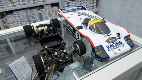 特別企画】【タミヤ撮り下ろし】「1/10RC ポルシェ 956」、圧倒的性能