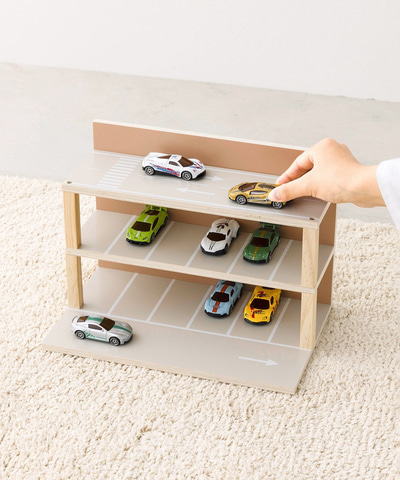 3COINS、組み合わせて遊べるミニカー用「収納棚」「エレベーター