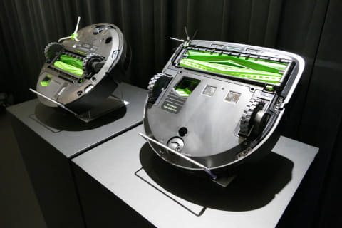 D型形状となった「ルンバ s9+」。吸引力40倍で部屋の隅まで掃除