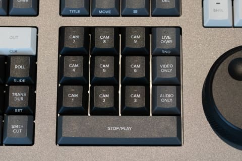 動画編集を専用コントローラで時短 「DaVinci Resolve Speed Editor