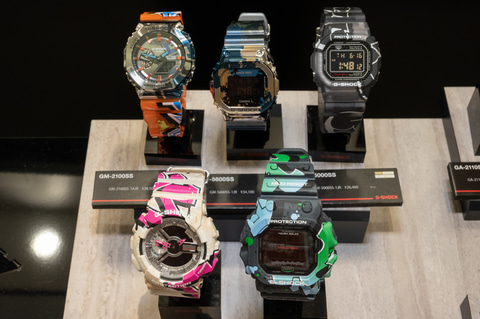 G-SHOCK、全身グラフィティアートの新作 - Impress Watch