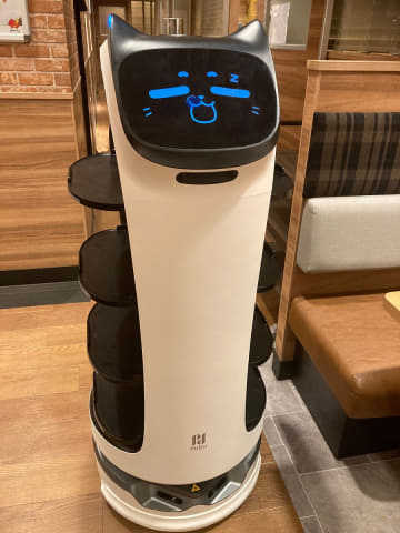 ガストの「猫ロボット」成功のワケ わずか1年半で3000店導入 - Impress