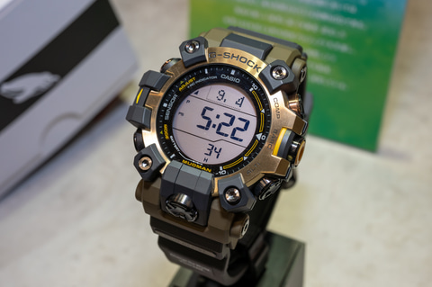 G-SHOCK、「マッドマン」シマフクロウがモチーフのコラボモデル