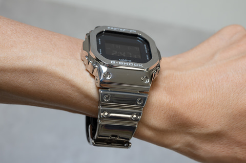 新開発“メタル調の樹脂バンド”を搭載したG-SHOCK - Impress Watch