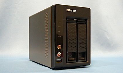 清水理史の「イニシャルB」】 すべてが進化したQNAP「Turbo NAS TS-221