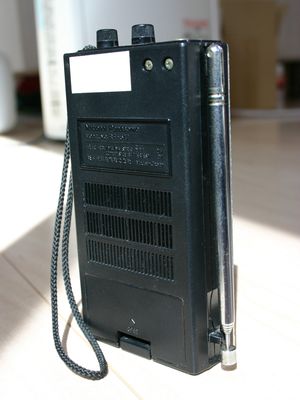 わたしの思い出家電】ナショナル「ポータブルラジオ RF-517」 - 家電