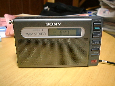わたしの思い出家電】ソニーのAMステレオラジオ「SRF-M100」 - 家電