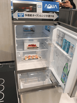 キーワードは「上質感」。アクアが小型冷蔵庫のデザインと機能に注力