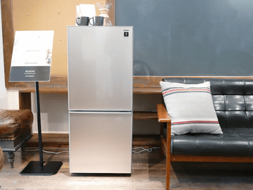 シャープ、「どっちもドア」を採用したオシャレな小型冷蔵庫 - 家電 Watch