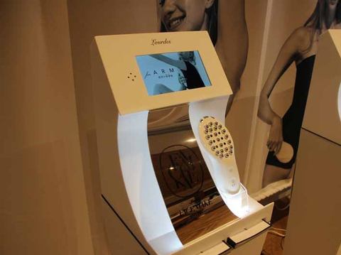 ルルド、EMSで筋肉を刺激する全身対応の美容家電「フェイスメイク