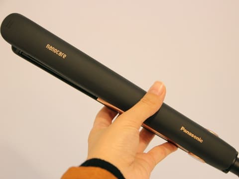 パナソニック、3D密着プレートで別格のストレートヘアに仕上がるヘア