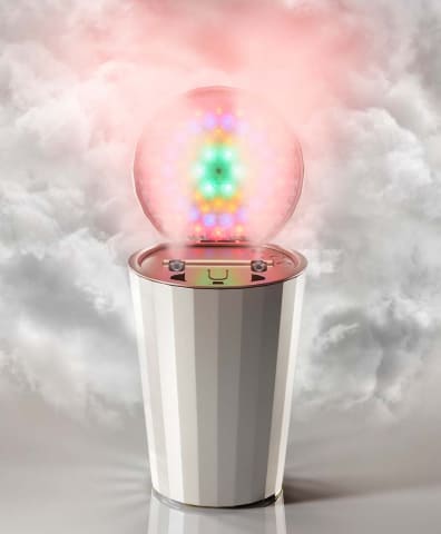 ヤーマン、化粧水ミストを噴霧してLEDで美肌ケアできるフェイス