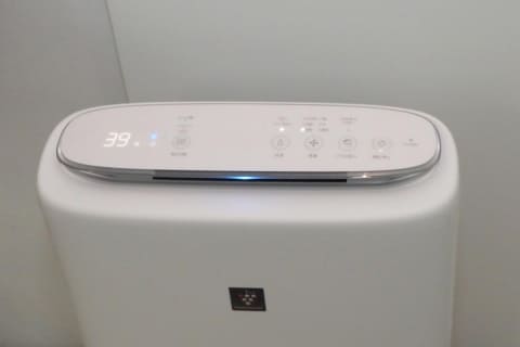 強力加湿で低騒音のプラズマクラスター空気清浄機。本体スリム化