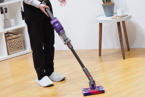 浮かぶようなダイソン掃除機Omni-glide。“最高の操作性”はどうやって