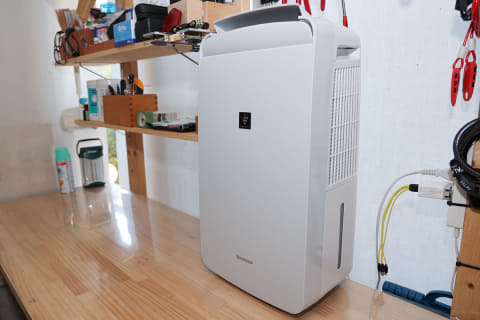 イヤな湿気を防いで涼しい! シャープ「コンパクトクール」で部屋が