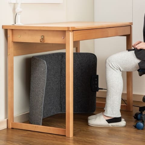 ニトリ、机の下で足元を温めるパネルヒーター。折りたたんで収納