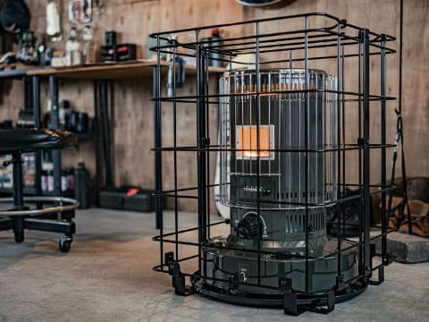 自衛隊仕様の石油ストーブが再び登場。トヨトミ - 家電 Watch