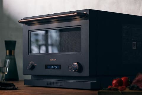 バルミューダの新オーブンレンジ。中が広くなってムラなく焼き上げ