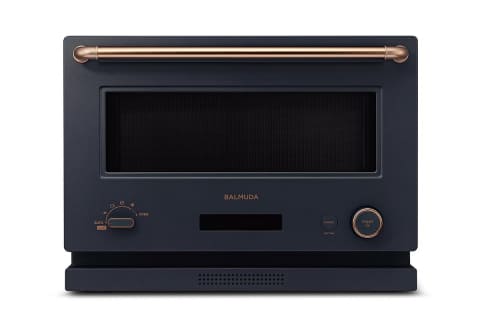 バルミューダの新オーブンレンジ。中が広くなってムラなく焼き上げ