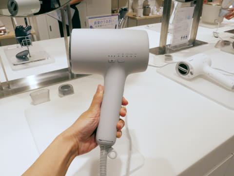 パナソニック、ナノケアドライヤーに植物由来の塗料を使った新色