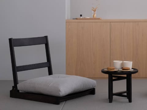 中川政七商店とカリモクが共同開発した座椅子とちゃぶ台 - 家電 Watch