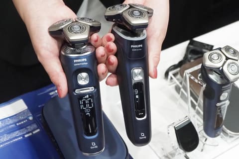 フィリップス最高峰シェーバー 宇宙空間のような深いブルー - 家電 Watch
