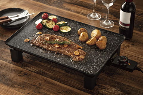 ニトリの薄型ホットプレート、立てる収納で置き場所取らず - 家電 Watch