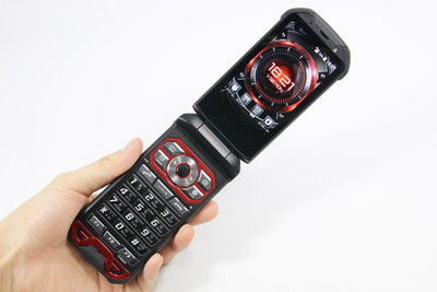 TORQUE X01（au） - ケータイ Watch