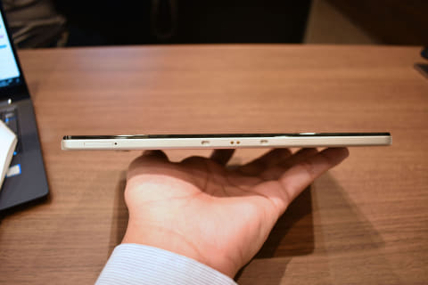 ドコモ、8インチサイズのコンパクトタブレット「dtab Compact d-42A