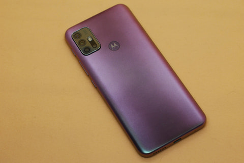 モトローラのミドルレンジ「moto g30」の魅力とは] - ケータイ Watch