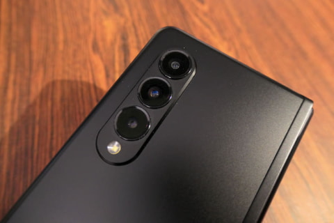 Galaxy Z Fold3 5G」がドコモとauから本日6日発売 - ケータイ Watch