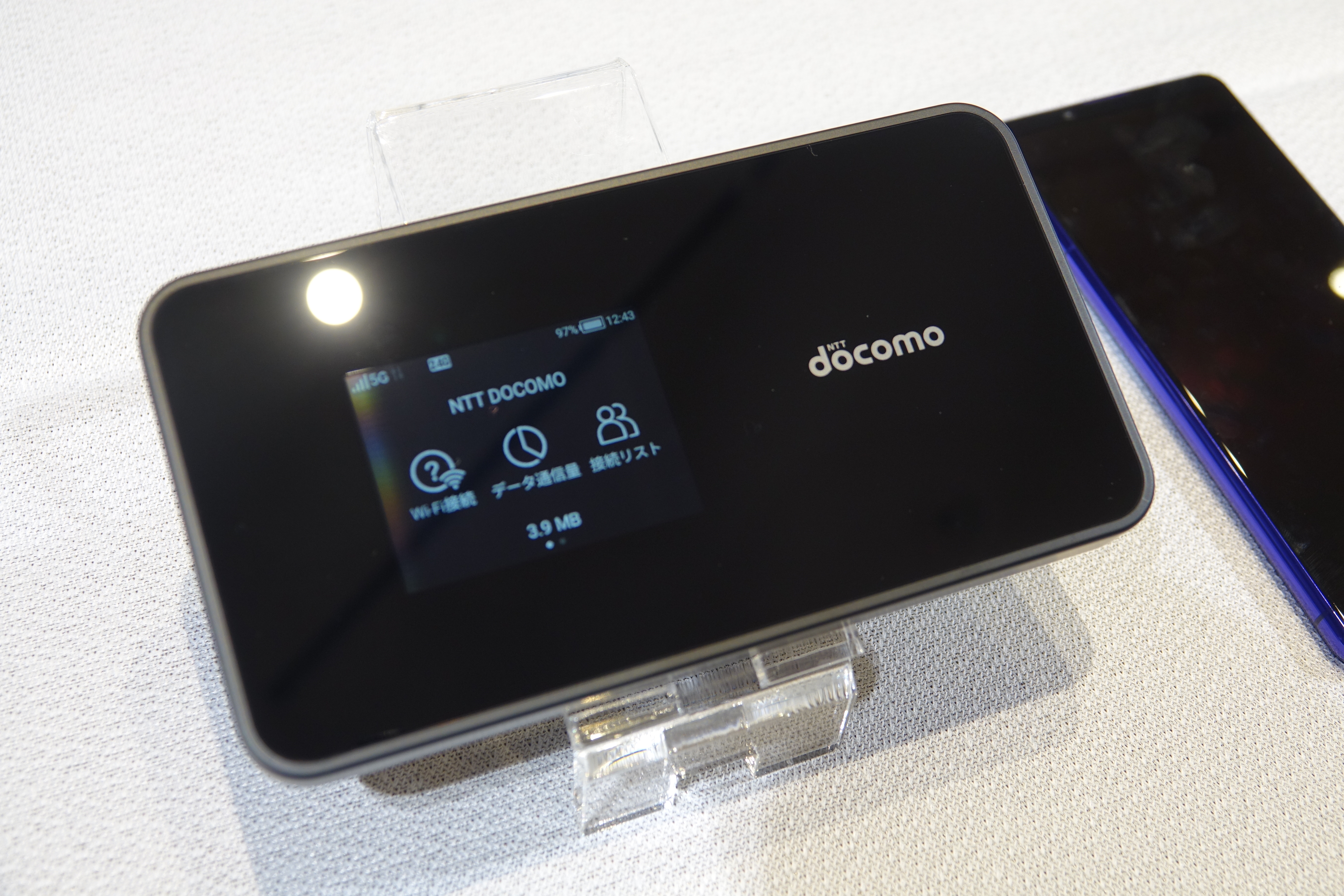 ドコモ、5G SA対応で受信時最大4.9Gbpsのモバイルルーター「Wi-Fi