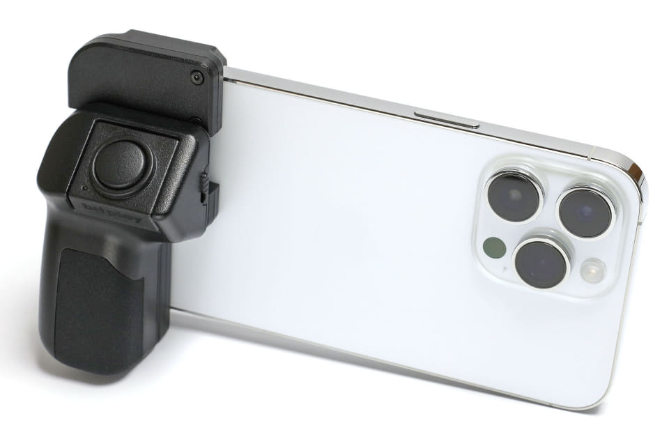 iPhone用MagSafeグリップ、ShiftCam「SnapGrip」がスゲくイイ